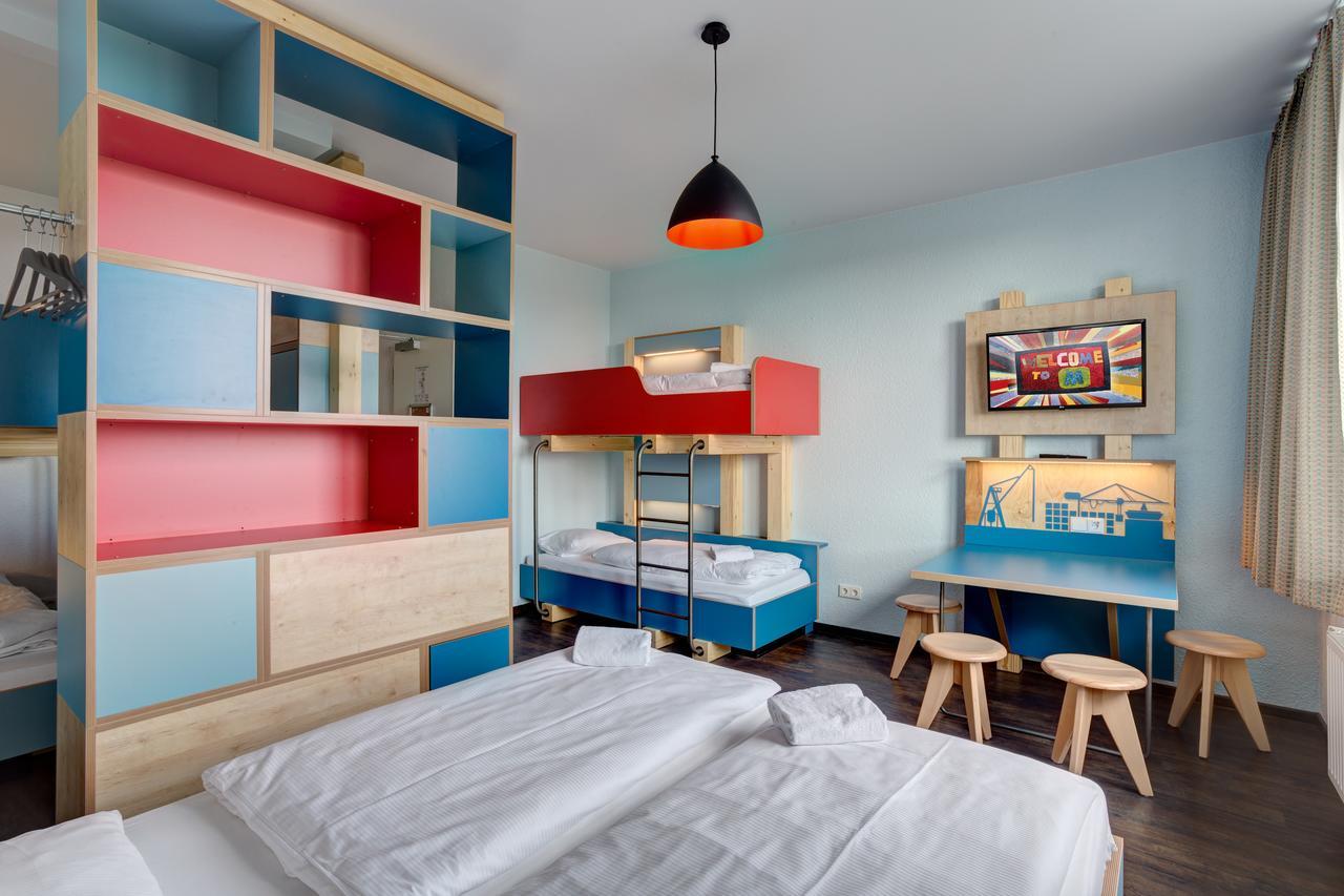 Meininger Hotel Hamburg City Center Екстер'єр фото
