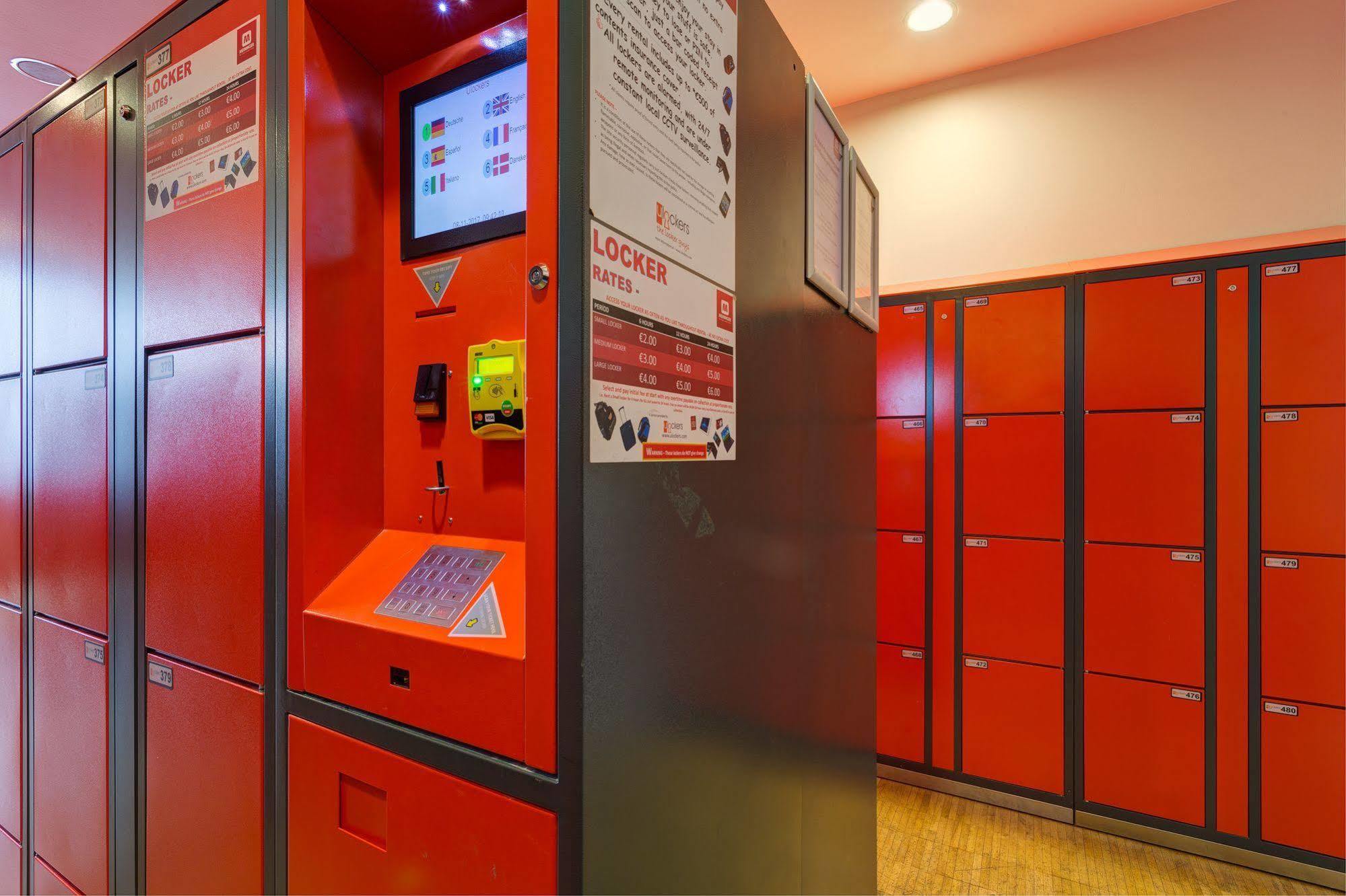 Meininger Hotel Hamburg City Center Екстер'єр фото