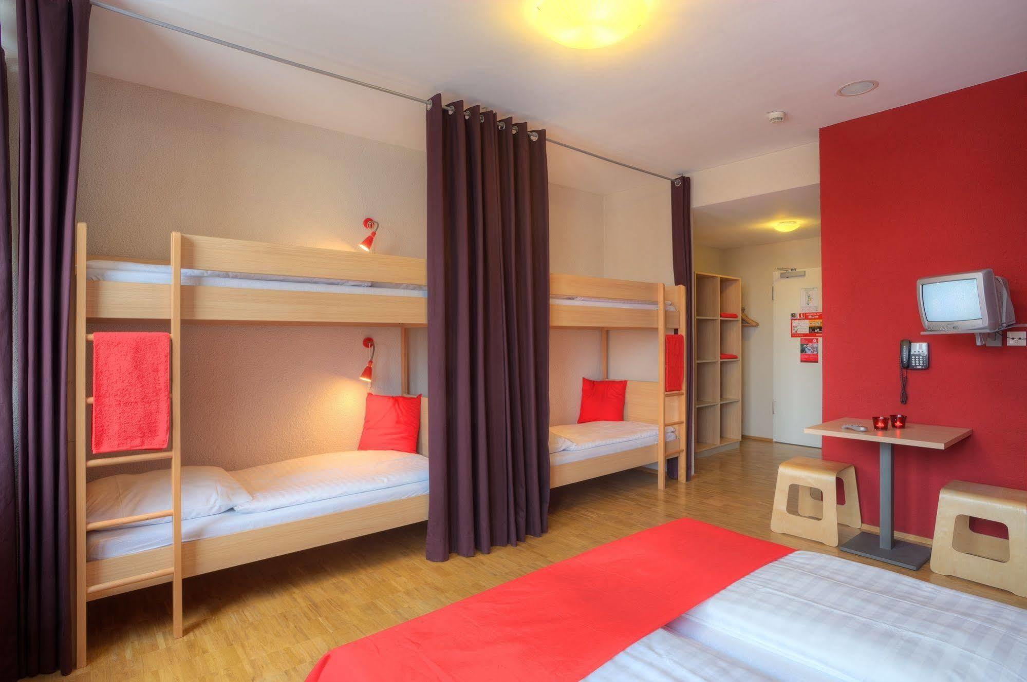 Meininger Hotel Hamburg City Center Екстер'єр фото