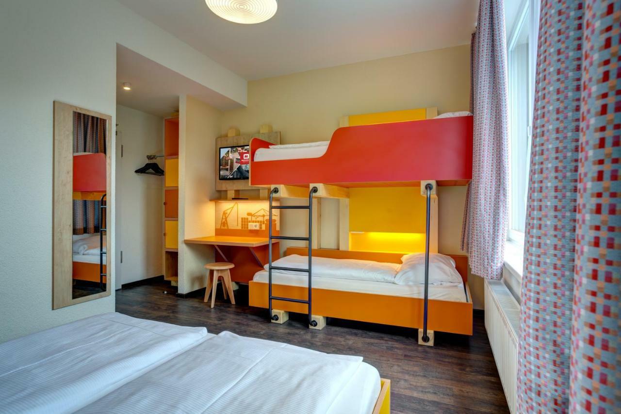 Meininger Hotel Hamburg City Center Екстер'єр фото